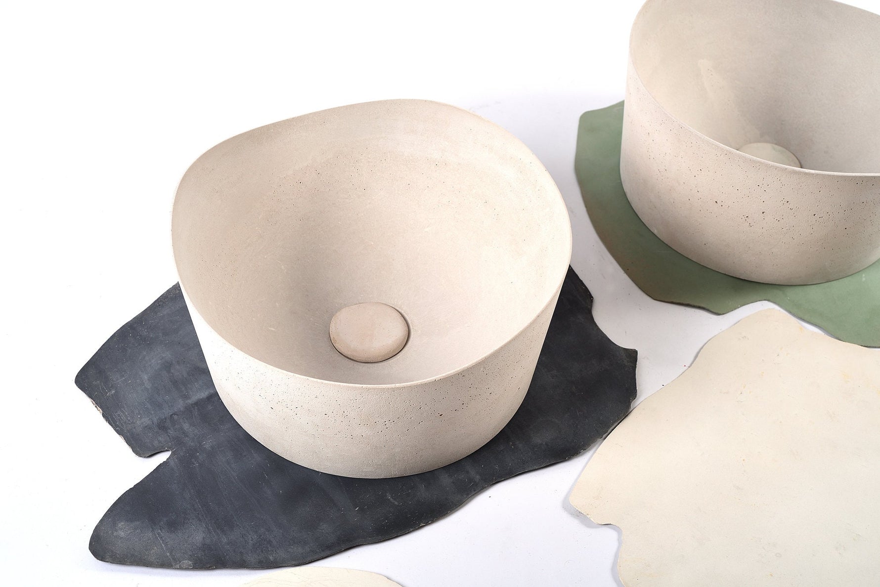 LIBBY Waves XL Washbasin : Artistic Elegance for Spacious Bathrooms - robertotiranti.shop