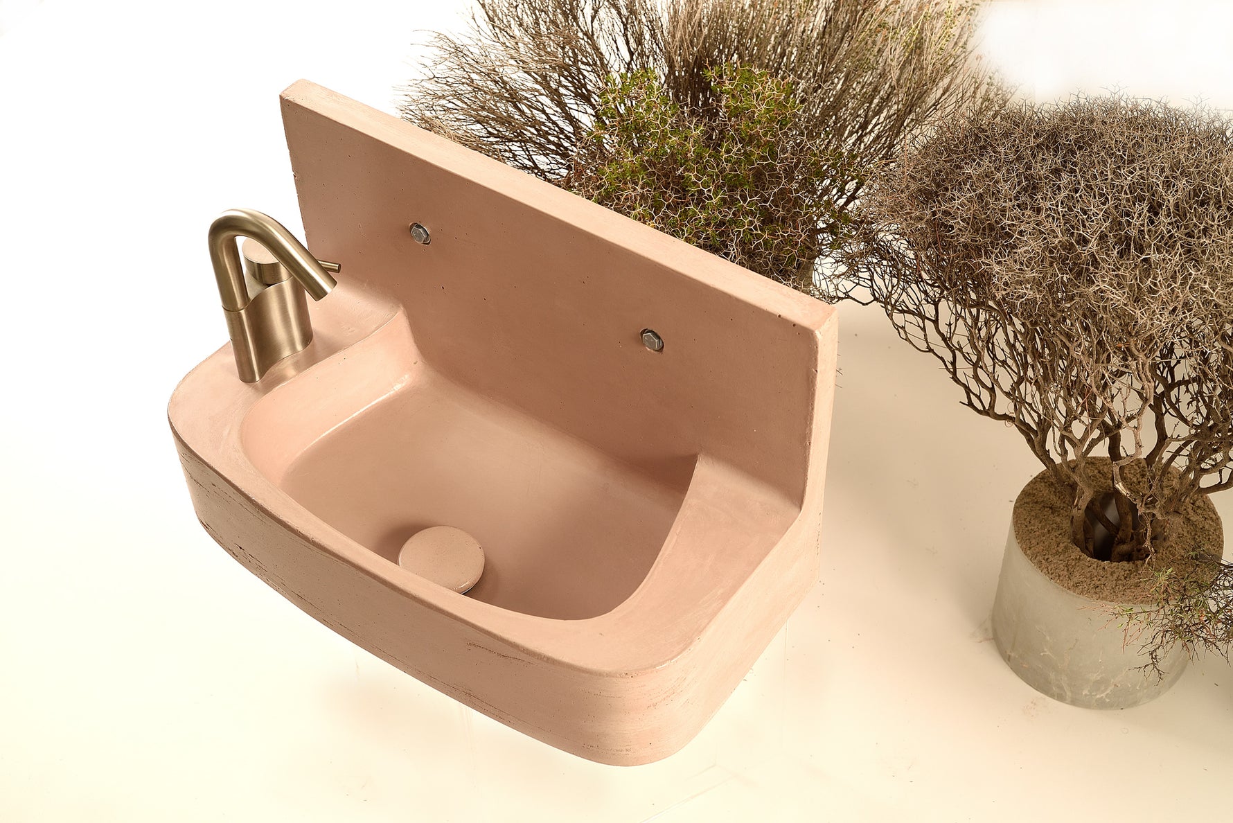 LUTIL Concrete Wall-Mounted Sink – Vintage Inspired Utility Washbasin with Integrated Backsplash – Handmade Concrete Sink in Nude Finish - robertotiranti.shop