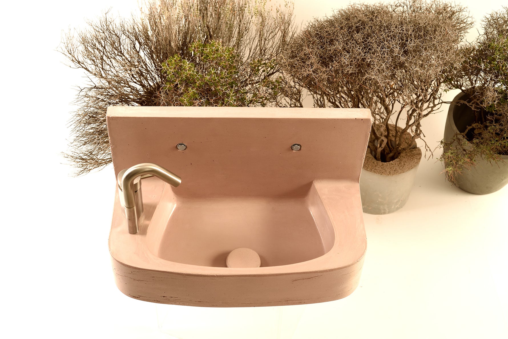 LUTIL Concrete Wall-Mounted Sink – Vintage Inspired Utility Washbasin with Integrated Backsplash – Handmade Concrete Sink in Nude Finish - robertotiranti.shop