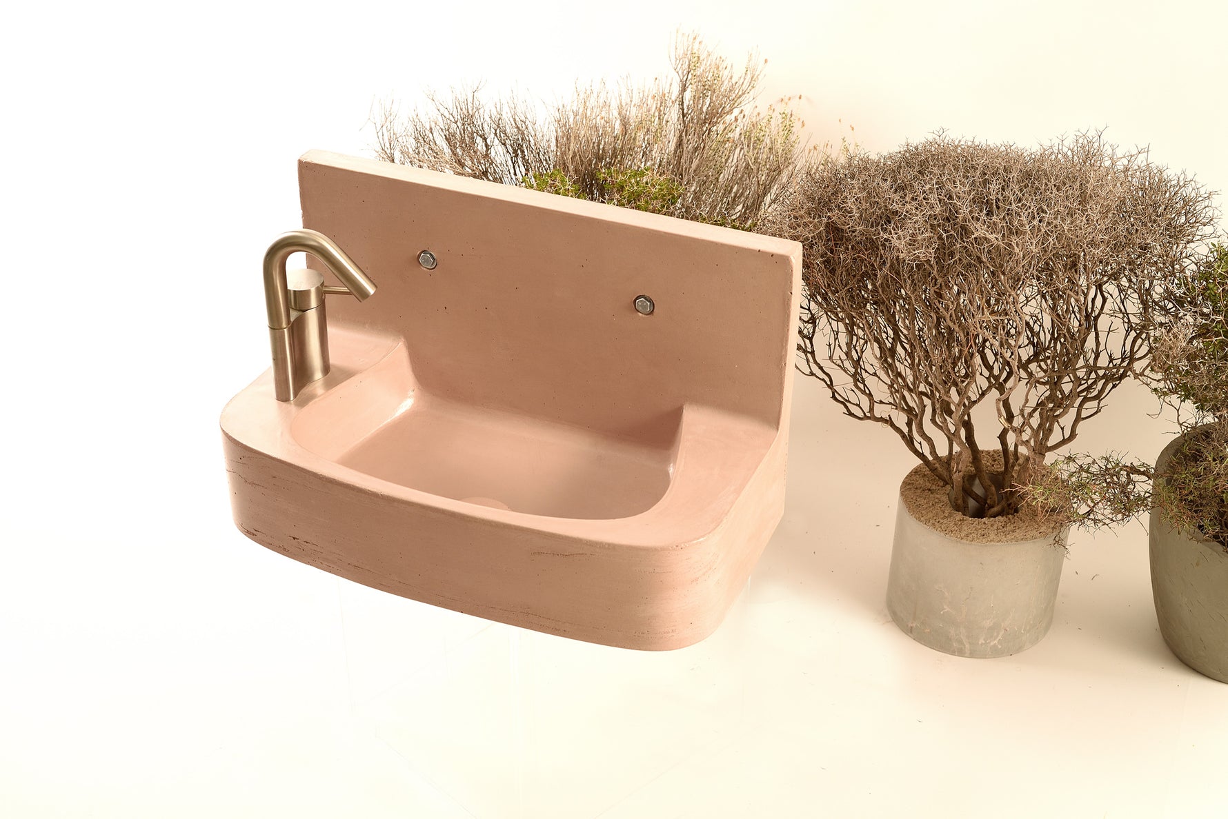 LUTIL Concrete Wall-Mounted Sink – Vintage Inspired Utility Washbasin with Integrated Backsplash – Handmade Concrete Sink in Nude Finish - robertotiranti.shop