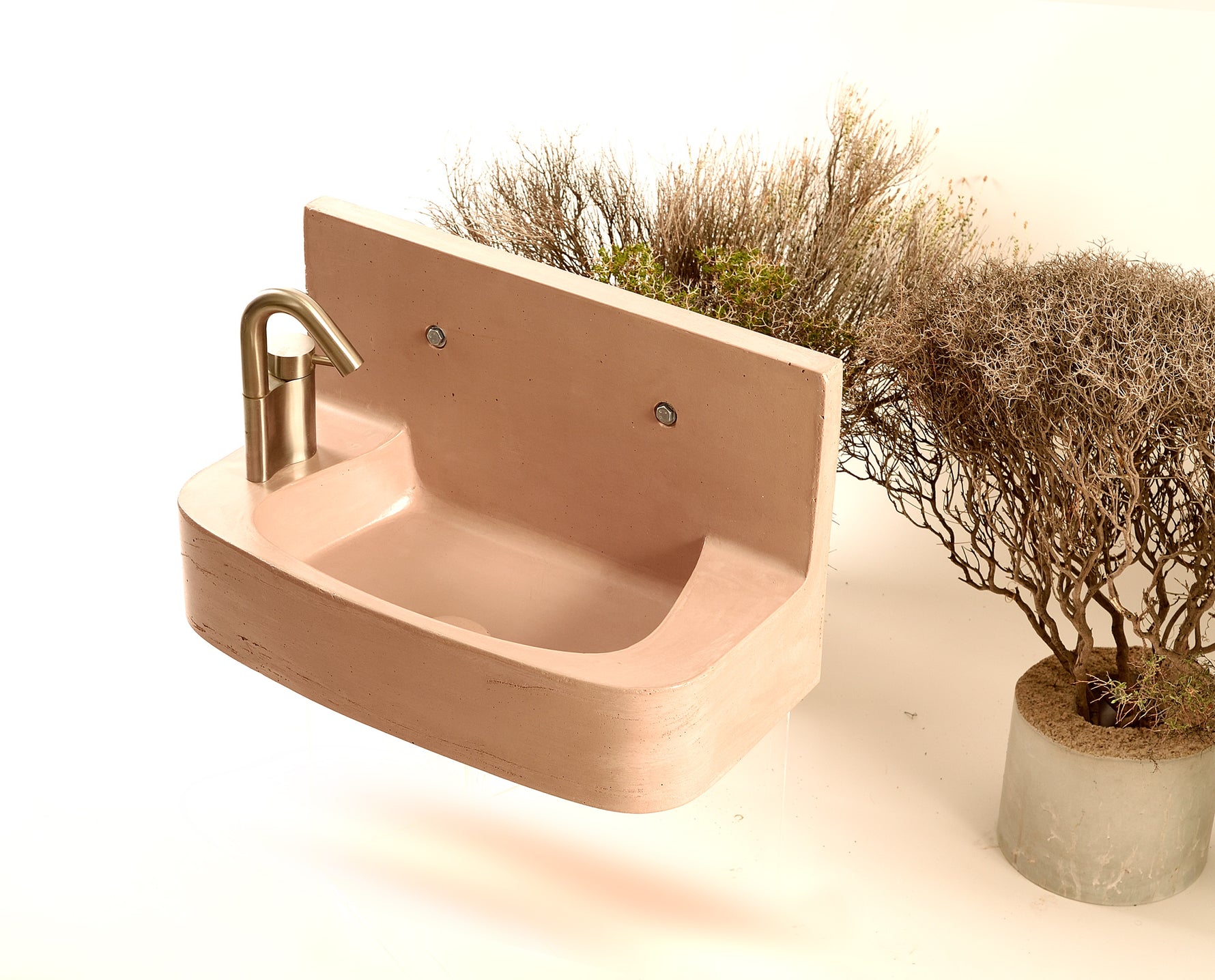 LUTIL Concrete Wall-Mounted Sink – Vintage Inspired Utility Washbasin with Integrated Backsplash – Handmade Concrete Sink in Nude Finish - robertotiranti.shop