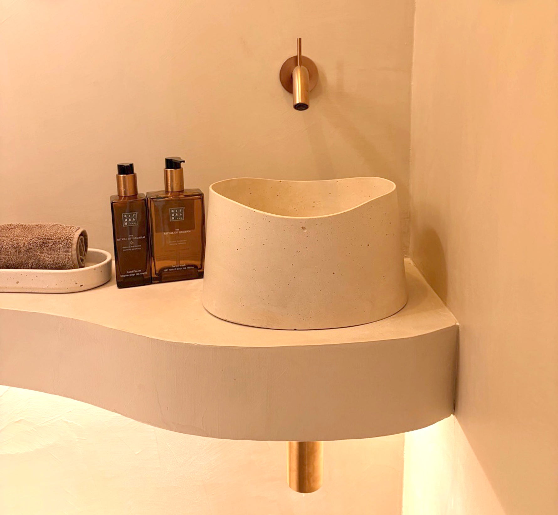 Libby Extra Small Sink: The Waveform Stone Washbasin - Bespoke Collection - robertotiranti.shop
