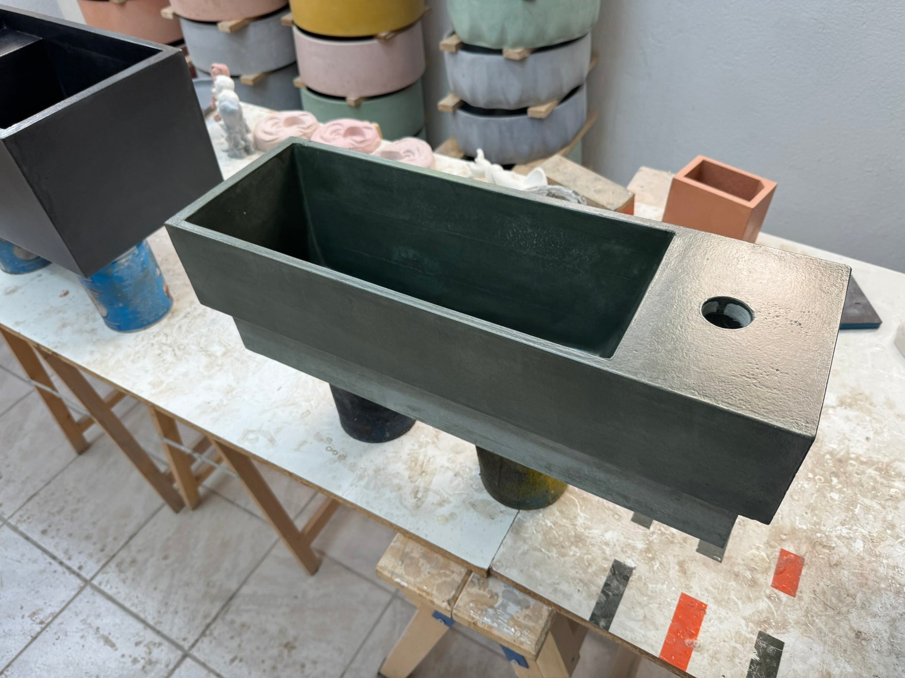 Slim Line Dark Green Concrete Sink – Minimal Modern Bathroom Basin – Handmade Statement Vanity - robertotiranti.shop