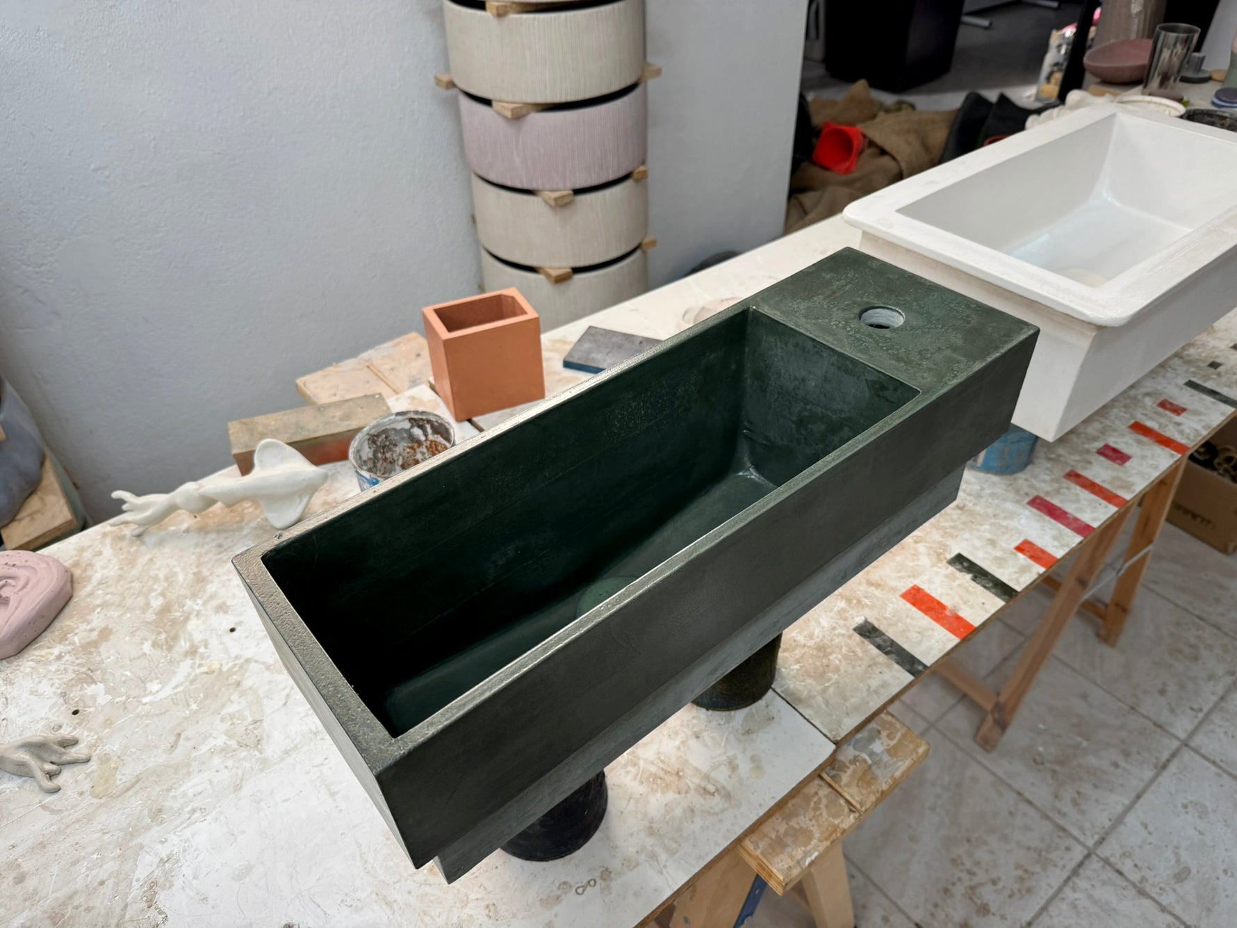 Slim Line Dark Green Concrete Sink – Minimal Modern Bathroom Basin – Handmade Statement Vanity - robertotiranti.shop