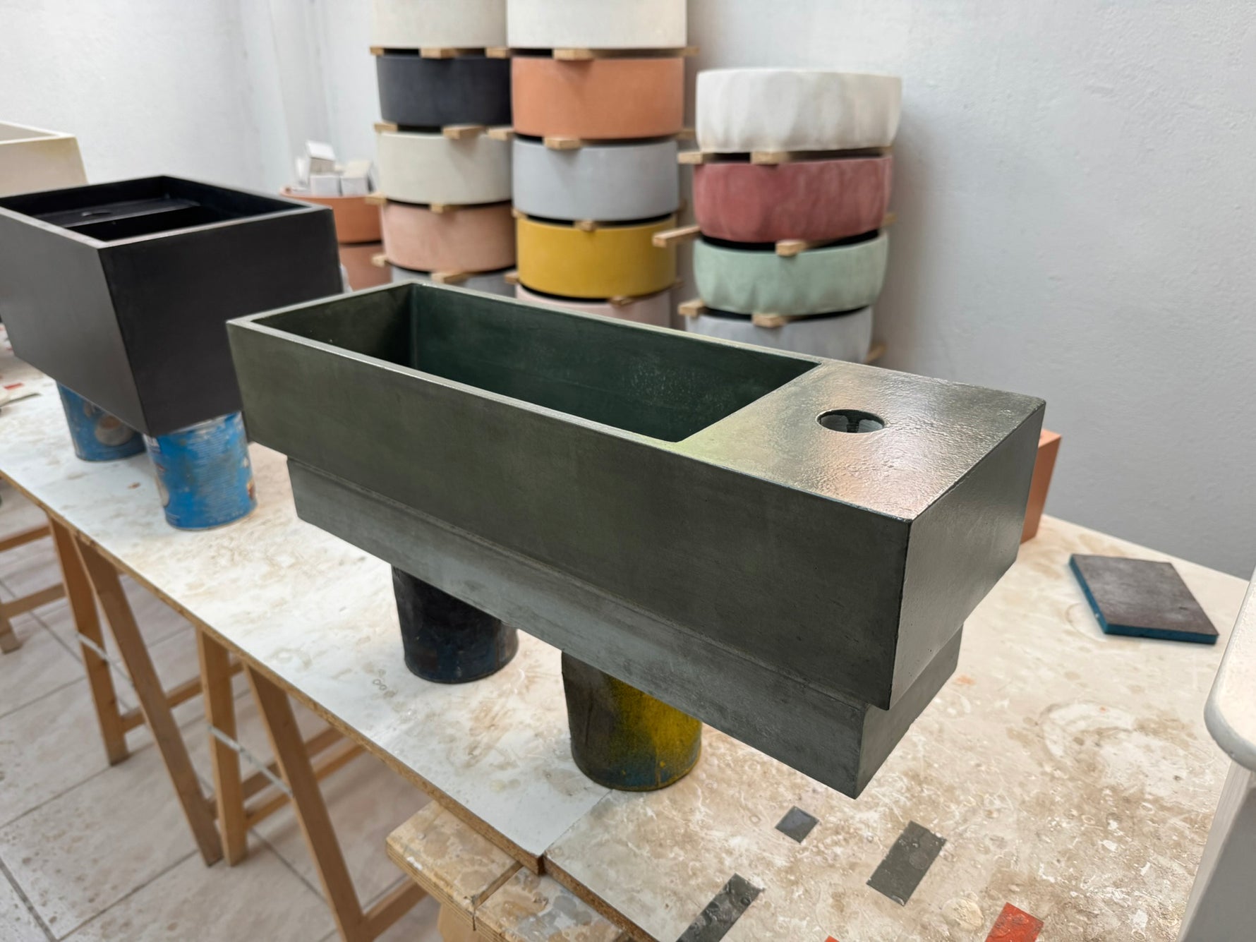 Slim Line Dark Green Concrete Sink – Minimal Modern Bathroom Basin – Handmade Statement Vanity - robertotiranti.shop