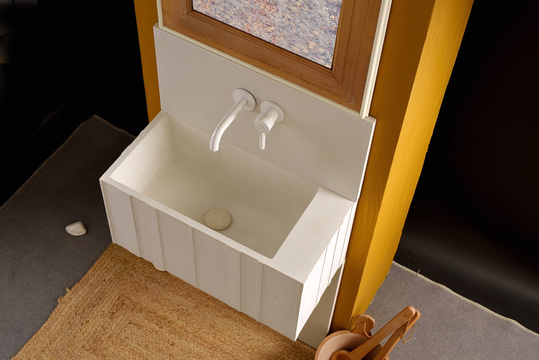 Handmade Off White Concrete Wall-Mounted Washbasin with Backsplash - Bespoke Collection - robertotiranti.shop