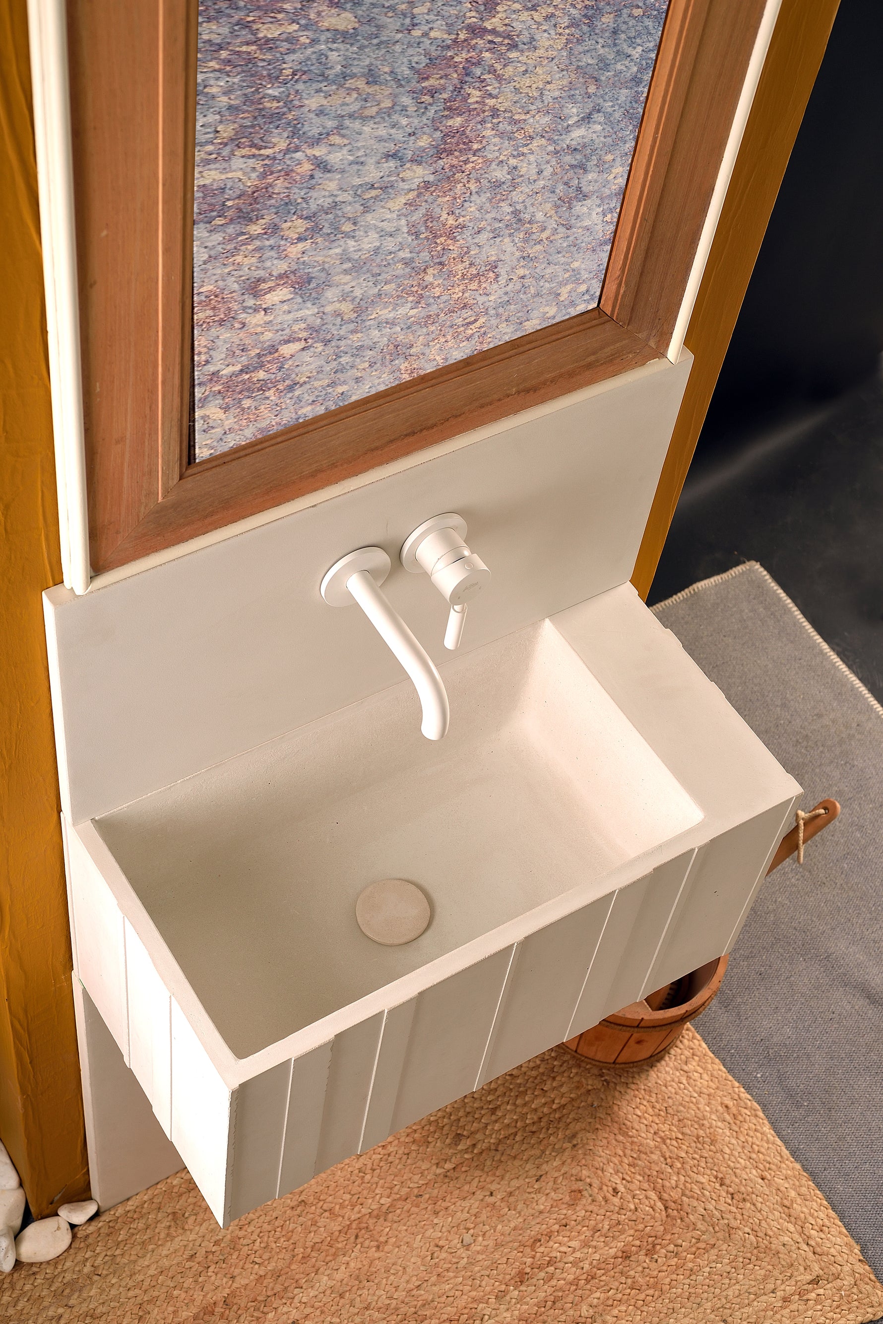 Handmade Off White Concrete Wall-Mounted Washbasin with Backsplash - Bespoke Collection - robertotiranti.shop